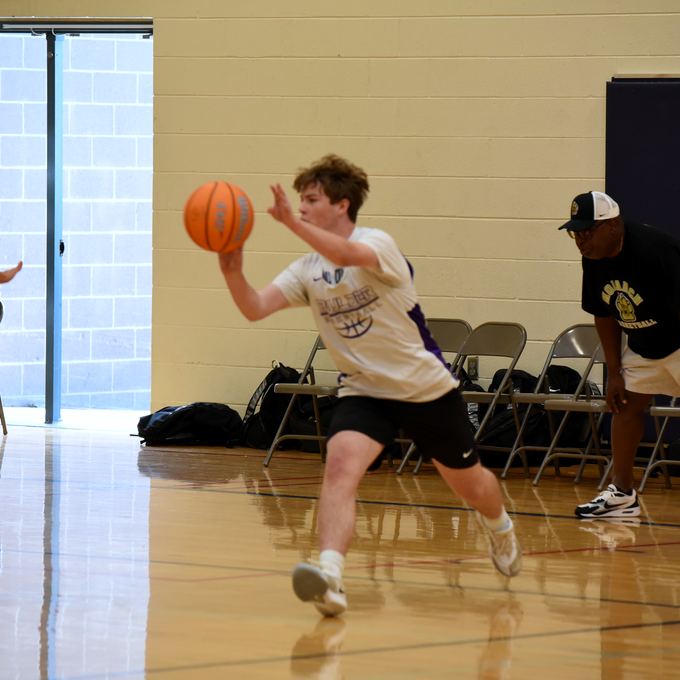 Panthers player pulling up for a jumper
